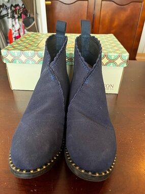 Charleston Shoe Barcelona Navy Ruffle Size 8 Ankle Boot Ladies